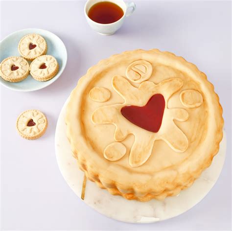 How To Make A Giant Jammie Dodger Cake — Icing Insight Dodgers Cake