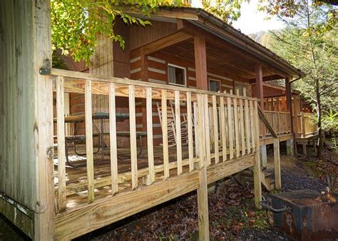 This part of western north carolina offers beautiful scenery with it???s majestic mountains, crystal clear streams and rivers, waterfalls, hiking trails and more. Cherokee, NC United States - Ol'Smoky Log Cabin on the ...
