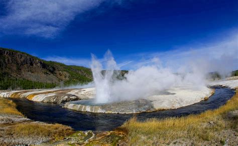 Yellowstone Supervolcano Erupted Twice 630 000 Years Ago Plunging Earth Into Volcanic Winter