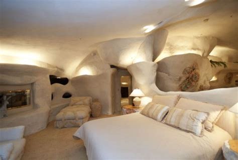 石器時代モダニズムな、洞窟のような家 Roomie（ルーミー） Maison Earthship Earthship Home
