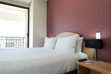 Every hotel guest is also entitled to a free perth airport shuttle to and from the domestic and international terminals. 2 Bedroom Serviced Apartment at All Suites Perth | 2 ...
