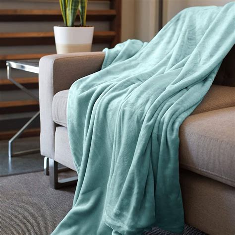 Best Summer Blankets for Warm Weather Reviews 2022 - The Sleep Judge