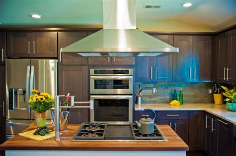 How do you build kitchen island cabinets? Cook Tops in Kitchen Islands | Design Build Planners
