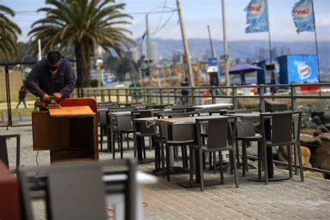 El minsal informó este miércoles nuevos ajustes en el plan paso a paso del gobierno, que implica que las comunas del país pueden avanzar o retroceder de fase, respecto a sus libertades de desplazamiento. Paso a Paso: 16 comunas del país inician este jueves la ...