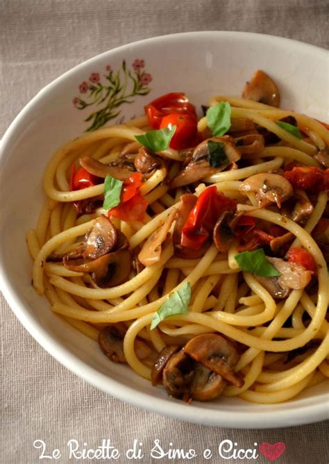 Pasta con funghi champignon e pomodorini (con immagini ...