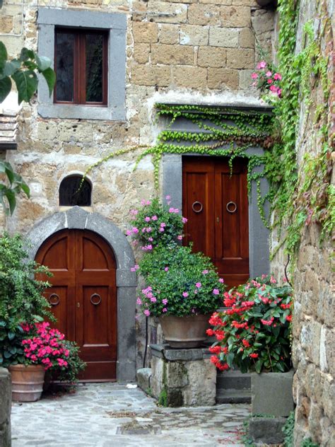 5,000 brands of furniture, lighting, cookware, and more Courtyard in Italy | Beautiful doors, Patio spaces, Tuscan ...