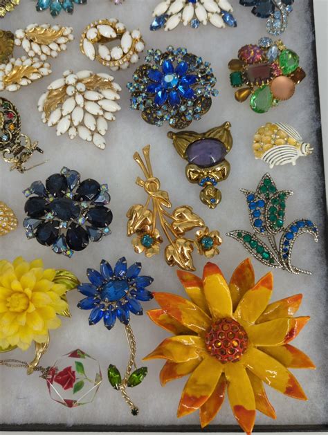 Lot Vintage Pins And Accessories