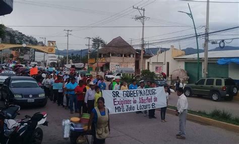 Marchan En Tlapa Por Liberación De Funcionario Retenido En Zapotitlán