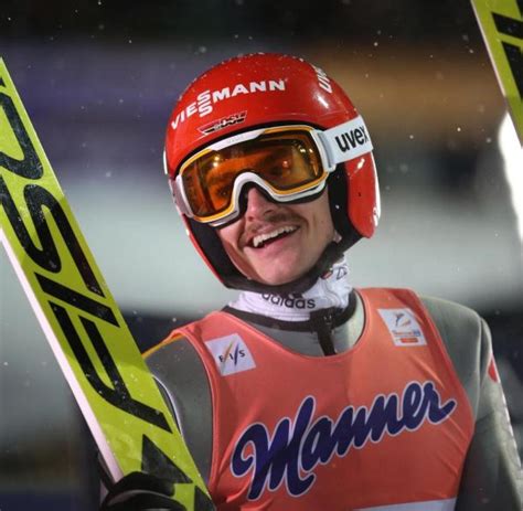 Der sturz von norwegens daniel andre tande überschattet das sportliche geschehen beim skifliegen. Freitag in Oberstdorf zur Halbzeit Zweiter hinter Tande - WELT