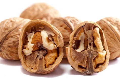 Il consiglio generale e di buon senso in caso di acido urico alto è quello di bere almeno 2 litri di acqua al giorno per aiutare la funzionalità dei reni nello smaltimento delle purine. Noci e acido urico - IL PORTALE DEL BENESSERE