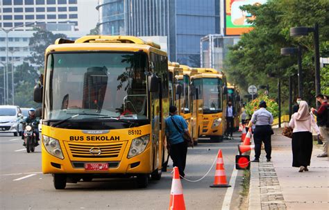 Infopublik Bus Sekolah Antar Pekerja Kantor Pulang