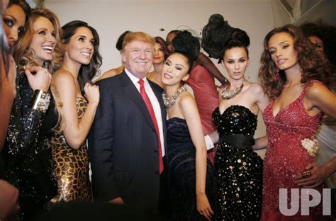 Photo Donald Trump Joins Past Miss Universe Winners For Photo Session In New York