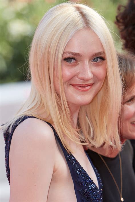 One great way to add body to bob hairstyles is by making texture with a paddled brush. Flashy Straight Medium Hairstyles 2015 | Hairstyles 2017 ...