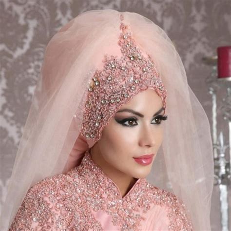 My mom wore a pink and golden dress, a friend of her wore a green one, a distant cousin of mine wore a purple/violet dress, my aunt's aunt's was fully this is amongst the most important islamic ritual at a pakistani wedding. 5 Stylish Muslim Wedding Dresses Trends for 2020 | Pouted.com