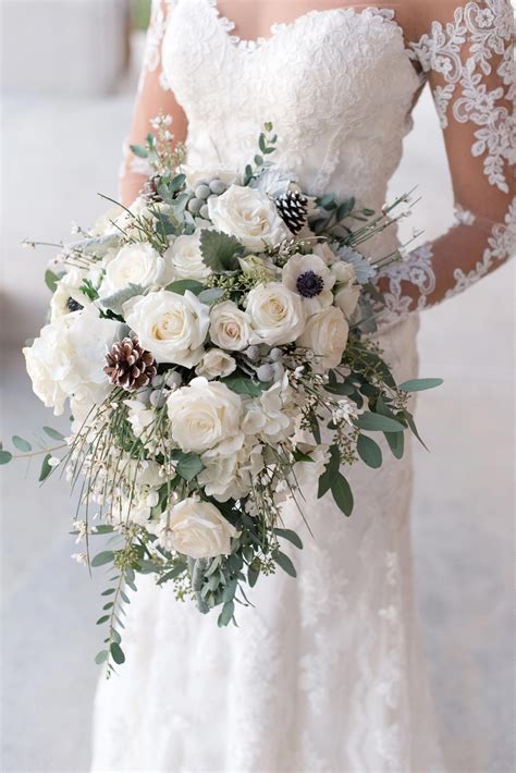 When It Comes To Picking Wedding Flowers Lots Of Bride To Bes Might