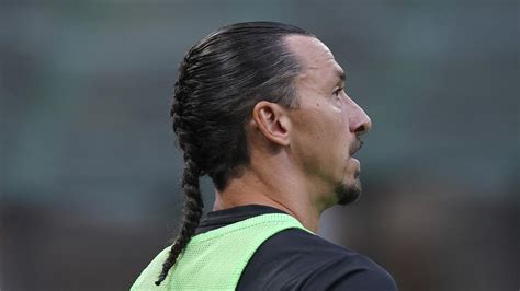 Foto Gaya Rambut Zlatan Ibrahimovic Saat Ac Milan Kalahkan Lazio Foto
