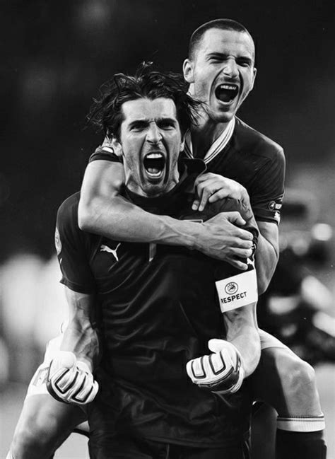 Superman is flying out of italy. Gigi Buffon, Superman