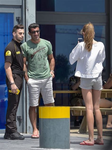 Solista martina osorio tiño 12 aniversarios en vivo tengo gratitud en mi corazon. La familia Figo de vacaciones en Ibiza