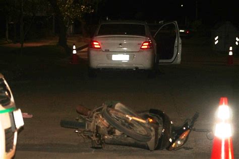 Chocaron moto y auto en Piriápolis motociclistas politraumatizados