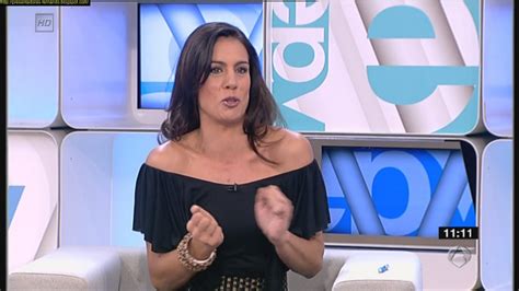 Presentadoras Fernando Alicia Senovilla Escote Y Hombros En El Espejo De Verano