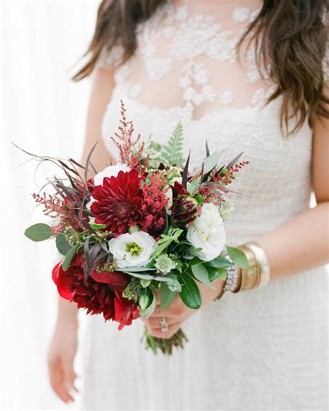 34 Romantic Red Wedding Bouquets
