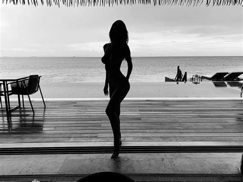 Emily Ratajkowski Nude In Maldives 5 Photos The Fappening