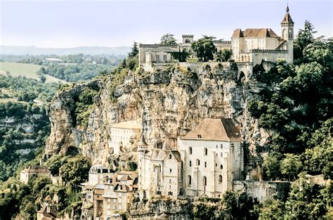 10 Beautiful Towns You Need To Visit In The South Of France Hand