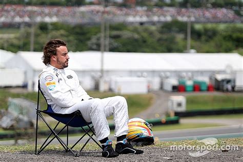 Given that alonso lives in dubai, i wouldn't be surprised if him and salt bae were bffs.the meme potential is strong. Fernando Alonso y Lando Norris protagonizan popular meme