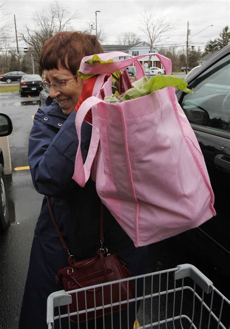 Shoppers Shrug Off Fears About Toxic Reusable Bags
