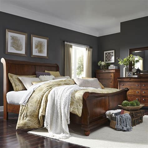 Cherry King Sleigh Bed Set Pcs W Chest Rustic Traditions By Liberty Furniture Buy Online On