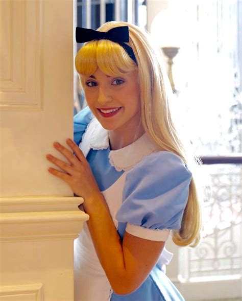 Alice In Wonderland Disney Princess Cosplay Alice In Wonderland Disney Disney Face Characters