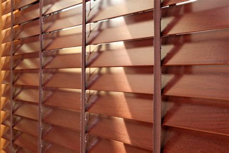 Das innenrollo kann mehr, als nur schön sein. Holzjalousien innen » Eigenschaften, Vorteile, Preise & mehr