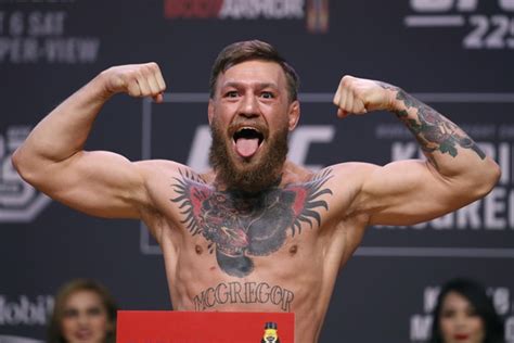 Watch a collection of the former featherweight and lightweight champion's top finishes in his career so far. 元UFC王者コナー・マクレガー、今度は強盗容疑で逮捕 | 女性自身
