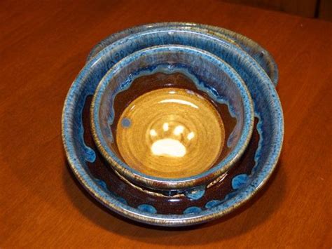 Since bug repellants often aren't safe around pets, jessica, the blogger behind mom 4 real, experimented with a diy solution for keeping ants away from her cat's bowl — a handy vaseline trick (of which there are many, by the way). Pottery ant proof cat bowls.These are nice! Around $14.00 ...