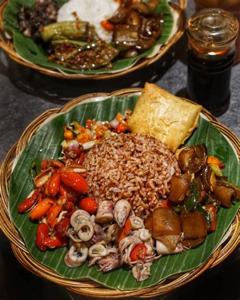 Catering rumahan yang enak dan bersih dengan nasi box rekomendasi melayani catering karyawan, catering arisan, catering liwetan, catering lebaran. 5 Warteg Kekinian di Jakarta yang Tampil Lebih Menarik