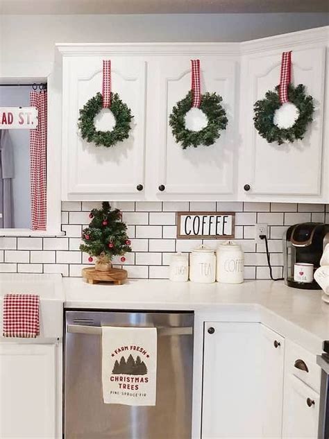 57 Best Christmas Kitchen Decorating Ideas That Will Make Your Kitchen