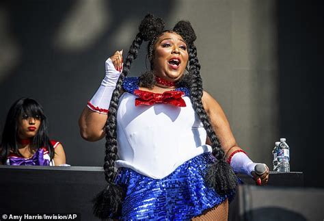 Lizzo Sends A Message To Her Haters As She Shows Off Her Bare Behind