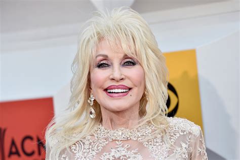 She has came close since her glastonbury appearance in 2014 with the. Dolly Parton Just Released A Christmas Song In August And ...