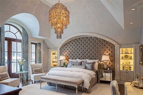 Huge canopy beds in small spaces give the illusion of a larger space because of how large the bed this bedroom is without a doubt very small, but they made their furniture work very well with what they have. Master Bedroom Designs: Master Bedroom Décor Ideas