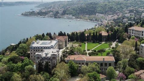 Fakültenin beş bölümünde dokuz lisans programı bulunmaktadır. Boğaziçi'ne neden iki yeni fakülte açıldı? - Sözcü Gazetesi
