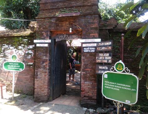 Keraton Kasepuhan Cirebon Arsitektur Menawan Bersejarah