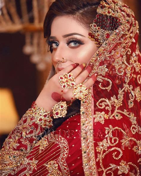 Pin By Maya Khaani On Bridal Pics Pakistani Bridal Hairstyles Bridal Makeup Images Bridal