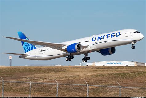 United Airline Dreamliner United Airlines And Travelling