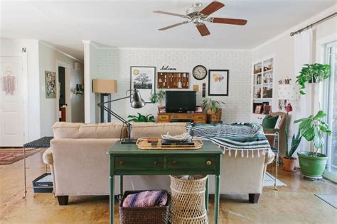 Perhaps your landlord prohibits you from putting holes in the walls or altering the space in any way, so you feel like all your #housegoals are impossible to achieve. How to Decorate Your Rental Walls Without Your Landlord ...