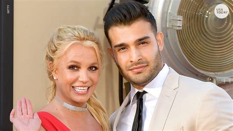 Britney Spears Debuts New Brunette Locks On Instagram