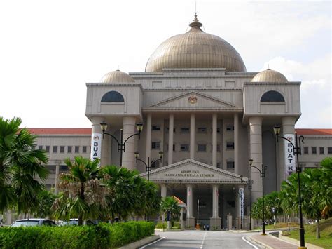 Home to over 1.4 million inhabitants. Pengalaman pergi auction rumah lelong di Makhamah KL