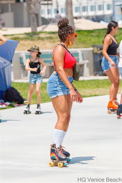 Hq Venice Beach Girls Roller Skating 882021