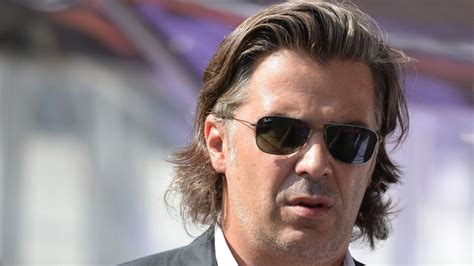 Mr tapie's son, stephane, wrote on social media that the thieves also took mobile phones. Insultes contre le patron de l'OM : Stéphane Tapie condamné