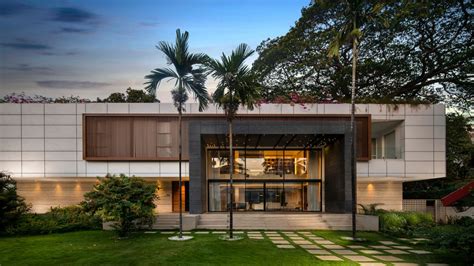 The architecture of pakistan is mostly colonial so bungalow design has always been a source of inspiration. This Mumbai home blends urban design with a minimalist philosophy