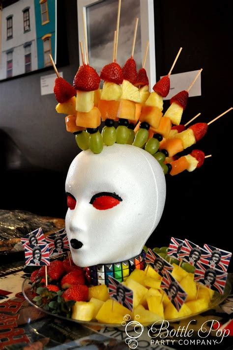We love funny halloween decorations! Having a Halloween Party? Here are five easy decorating ...